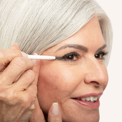 LÁPIS DE OLHOS EM GEL